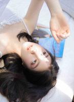 牛奶肌优质美女吊带衫夏日清爽性感唯美写真图片