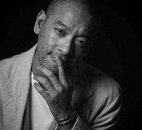 麦浚龙爱得低调不减浪漫　从黑白照中渗出爱情甜味