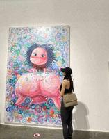 女星周韦彤穿紧身运动衣参观画展,不慎现出好身材,人比画好看 女星周韦彤穿紧身运动衣参观画展,不慎现出好身材,人比画好看