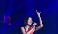 80932a16-11f8-4d67-b468-0ce8c12a210e_2.jpg-s 卢巧音时隔 9 年再开演唱会 郑秀文撑场:有咩用得着我嘅就用啦!