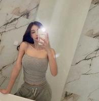 韩国小众网红yoonjoo，12万粉丝开服装店，有料身材藏不住