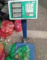 91a7d0c0-7b52-4e1c-a209-a2a0b24f177c_2.jpg-s 农村大集上火爆的小生意,牡蛎5毛钱一斤,“焗油”稀罕物5元4只