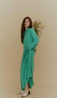 9adeffe3-e239-4517-a9fa-0b181d35f979_2.jpg-s 徐紫茵中分卷发唯美氛围感时尚图片
