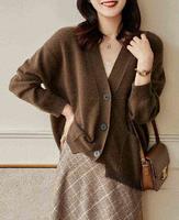 又火一女装，叫“小外套”，奢华有气度，上身贼美嫩，开春穿正好