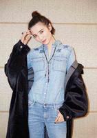 36岁的小宋佳身材有多好?看她穿牛仔套装就知道,身材比例惊人 36岁的小宋佳身材有多好?看她穿牛仔套装就知道,身材比例惊人