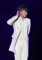 总说他是靠谢娜红的 但是如今他在华语乐坛的实力毋庸置疑