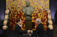 请回答1978：张爱玲、莫言、韩寒的人生，早已在40年前埋下了伏笔