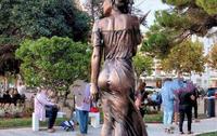 c6e3d27c-4e1d-4791-ba46-dfd7676b0b2a_1.jpg-s 女铜像的“透明服装”引发网友热议:有物化女性之嫌