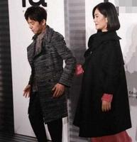 d8df13ae-508f-4a7d-b7b7-063779c650c2_1.jpg-s 小Baby已经出生?谢娜晒与快本导演组合影,夹在中间,孕肚不见了