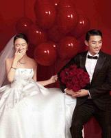 情人节主题的婚照 热情的红、甜蜜的笑,缎面婚纱显身瘦 情人节主题的婚照 热情的红、甜蜜的笑,缎面婚纱显身瘦