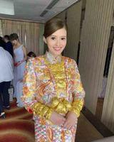 30岁港姐许亦妮出嫁脖子挂满金镯,富商老公颜值不输明星 30岁港姐许亦妮出嫁脖子挂满金镯,富商老公颜值不输明星