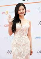 整容后遗症？裸妆毫无气色 换脸女王朴敏英亮相红毯脸部僵硬