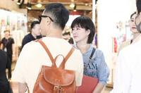 韩庚与美女老板同框热聊，乐华娱乐杜华温柔似水神似周慧敏